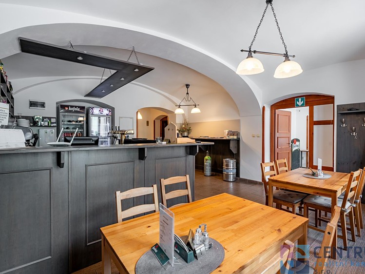 Prodej komerčního prostoru, 1 050 m² (6 z 24)