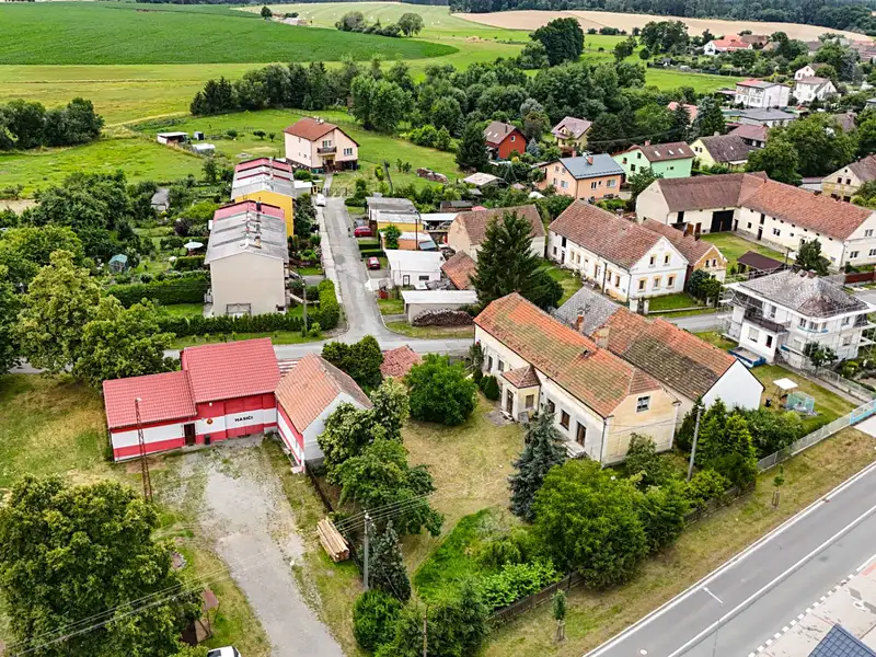 Prodej rodinného domu 352 m², pozemek 1255 m², Pernarec – náhled fotky 3