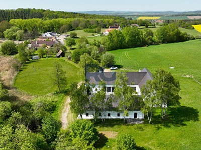 Prodej  rodinného domu 1 156 m², pozemek 77 270 m²