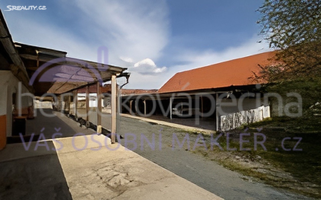 Prodej rodinného domu 2286 m², pozemek 5620 m² - Image 3