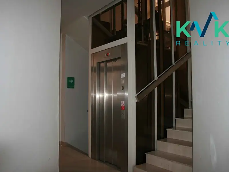 Pronájem kanceláře 25 m², Karlovy Vary – náhled fotky 3