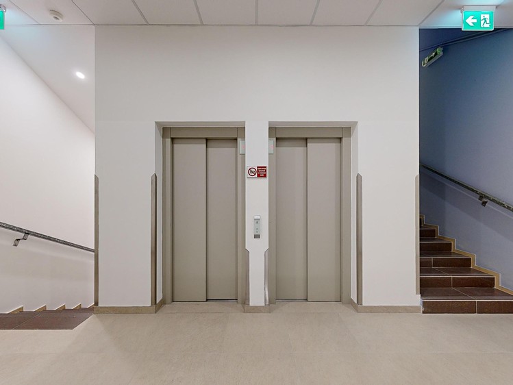 Pronájem komerčního prostoru, 1 200 m² (18 z 38)