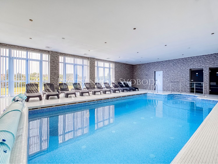 Комерційне приміщення на продаж, 900 м² (2 з 31)