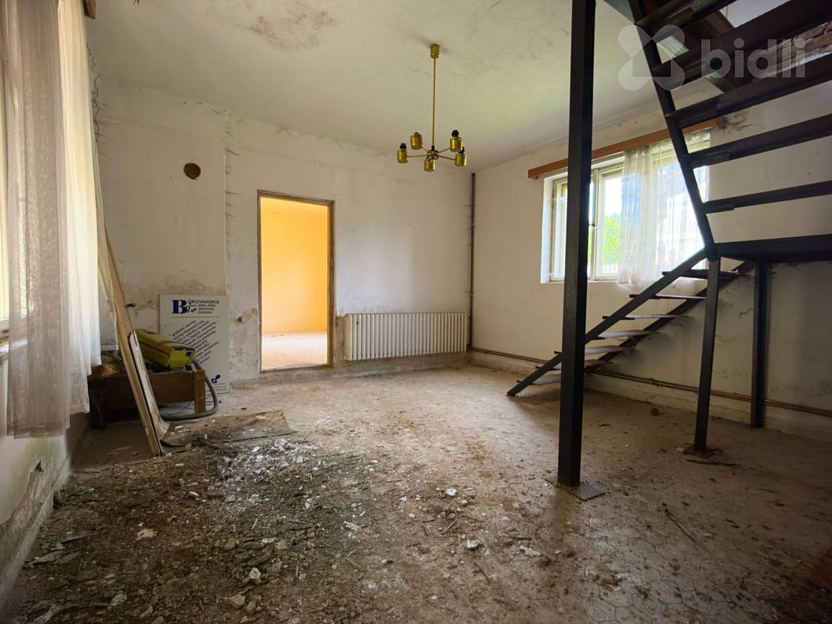 Prodej rodinného domu 257 m², pozemek 686 m² – fotografie 5