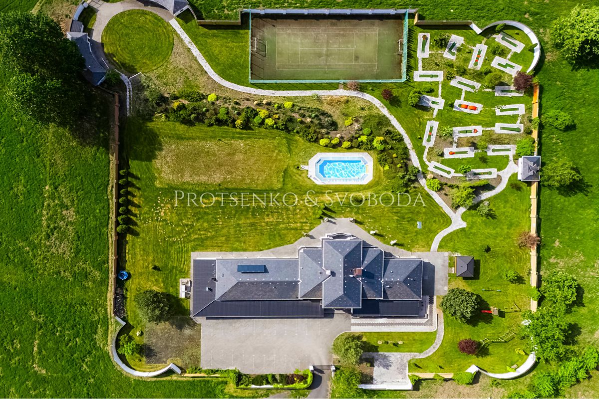 Prodej rodinného domu 900 m², pozemek 19000 m² – fotografie 3
