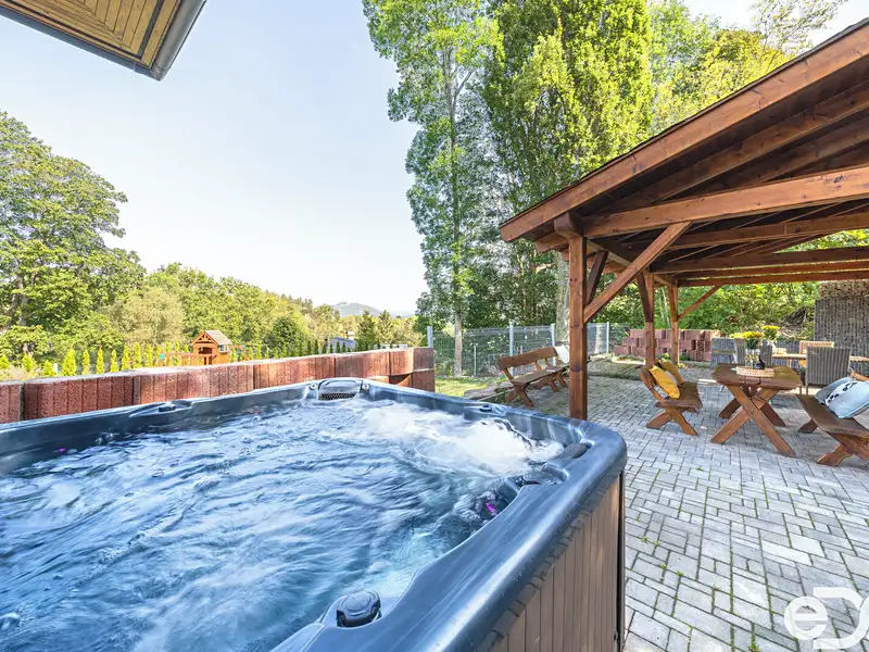 Prodej rodinného domu 350 m², pozemek 1357 m², Smržovka – náhled fotky 2