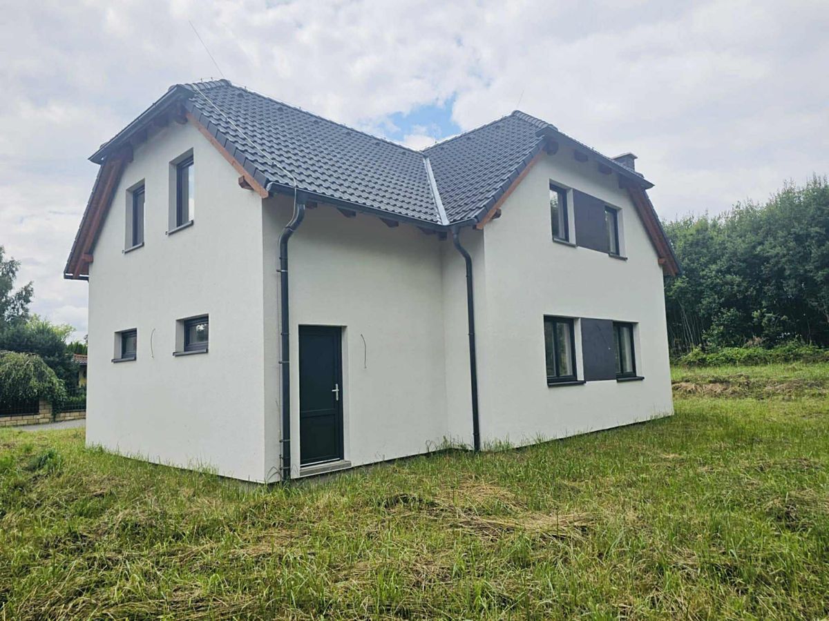 Pronájem rodinného domu 183 m², pozemek 1005 m² – fotografie 2