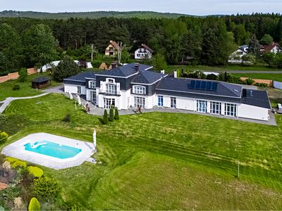 Prodej rodinného domu 900 m², pozemek 19000 m²