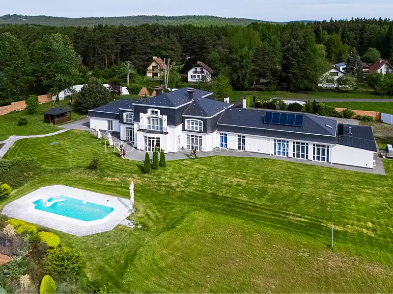 Prodej rodinného domu 900 m², pozemek 19000 m², Rosovice – náhled fotky 1