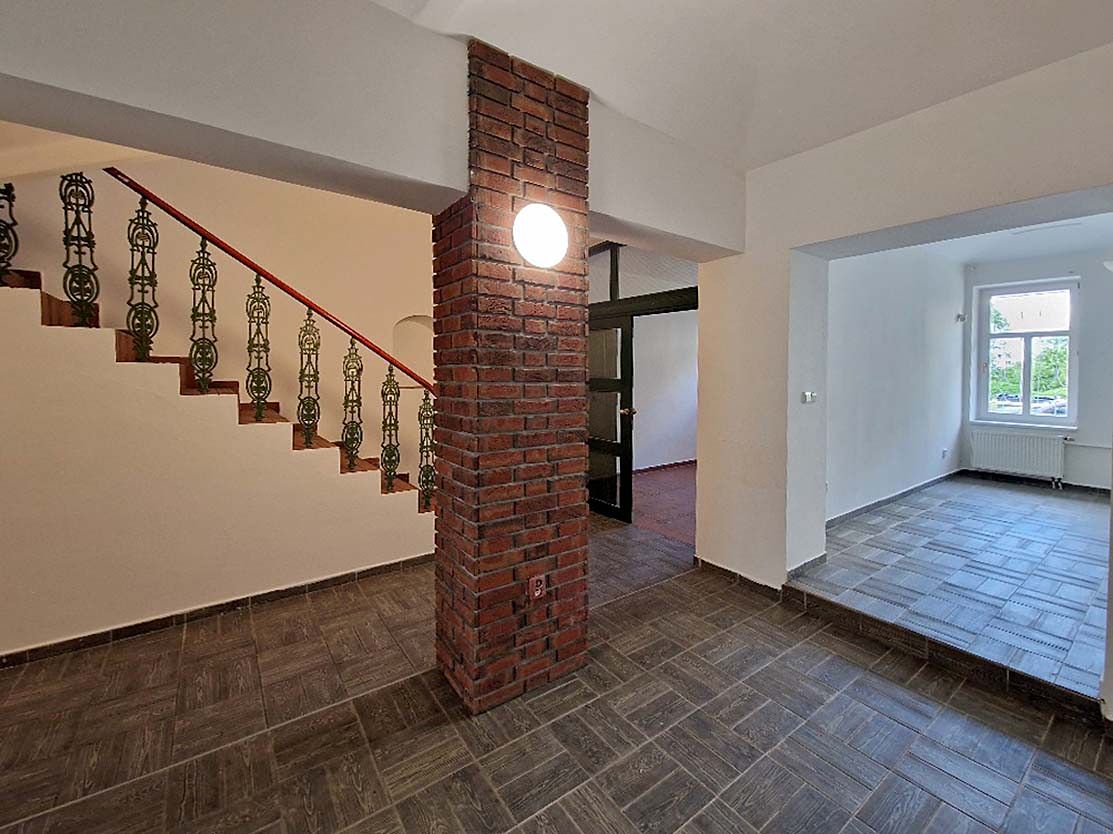 Pronájem rodinného domu 297 m², pozemek 262 m² – fotografie 4