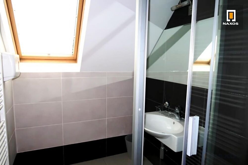 Pronájem kanceláře 130 m² – fotografie 3