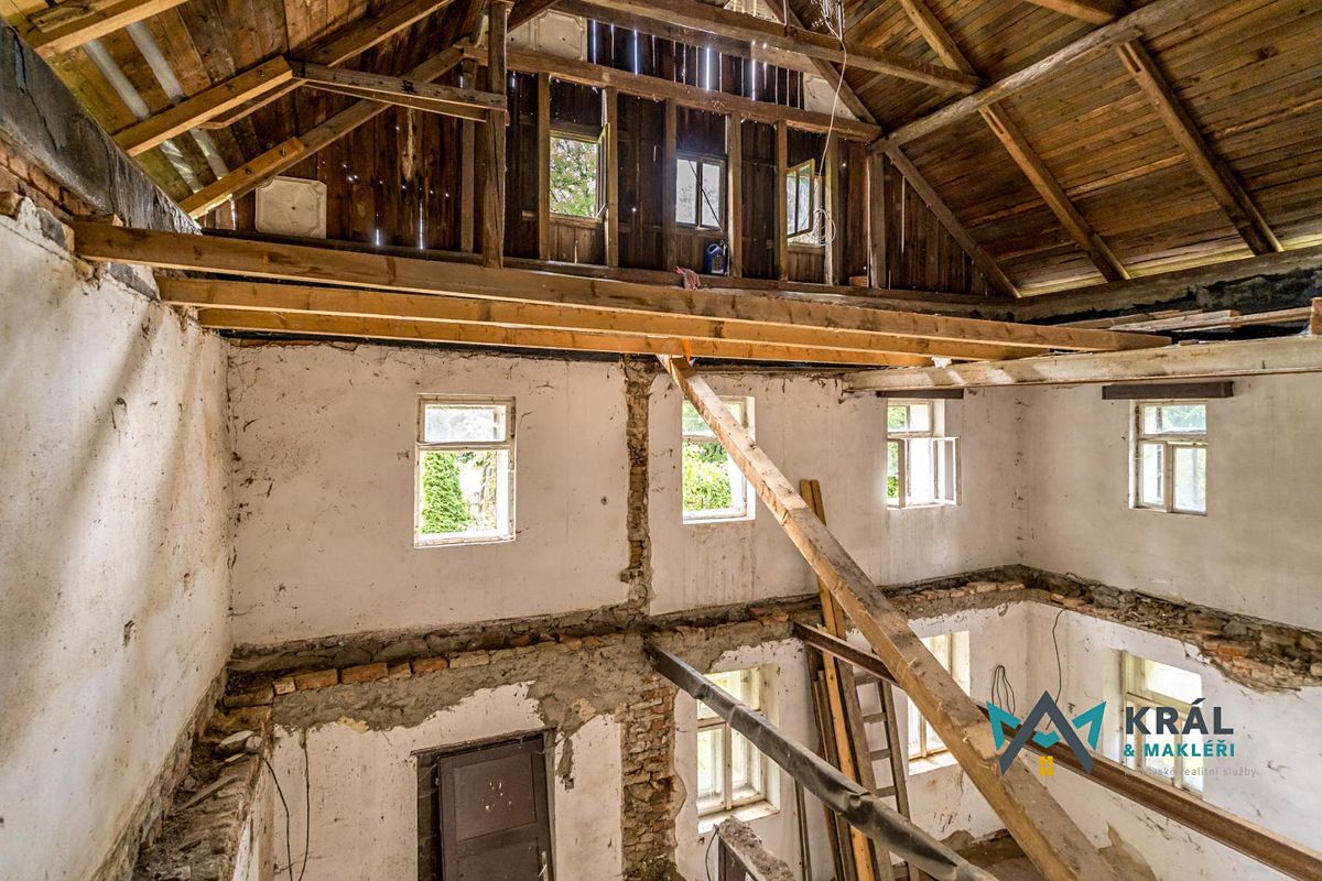 Prodej rodinného domu 350 m², pozemek 773 m² – fotografie 5