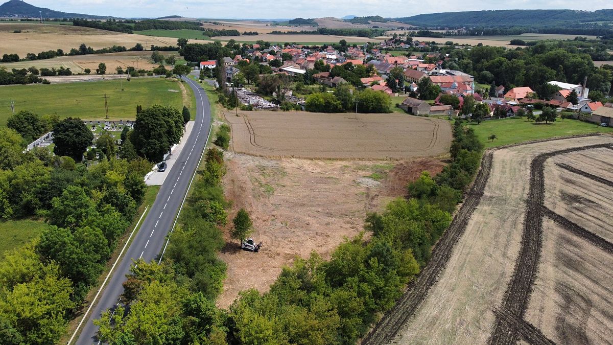 Prodej stavebního pozemku 6008 m² – fotografie 3