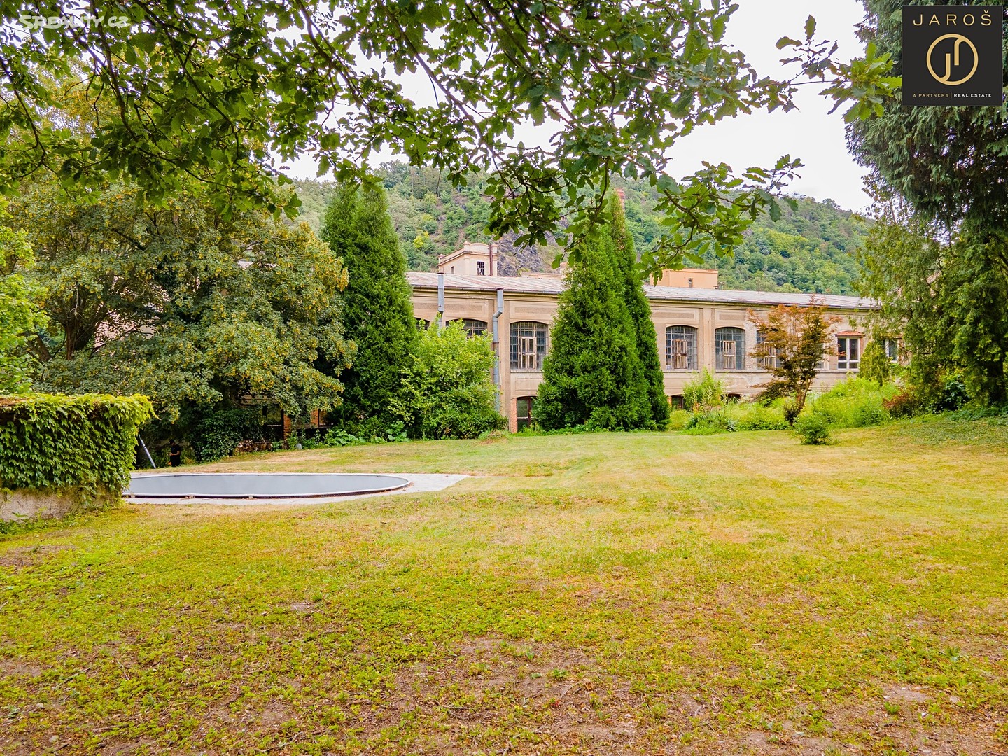 Prodej vily 300 m², pozemek 5769 m² - Image 2