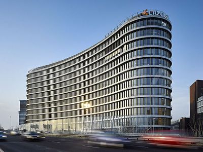 Pronájem kanceláře 564 m²