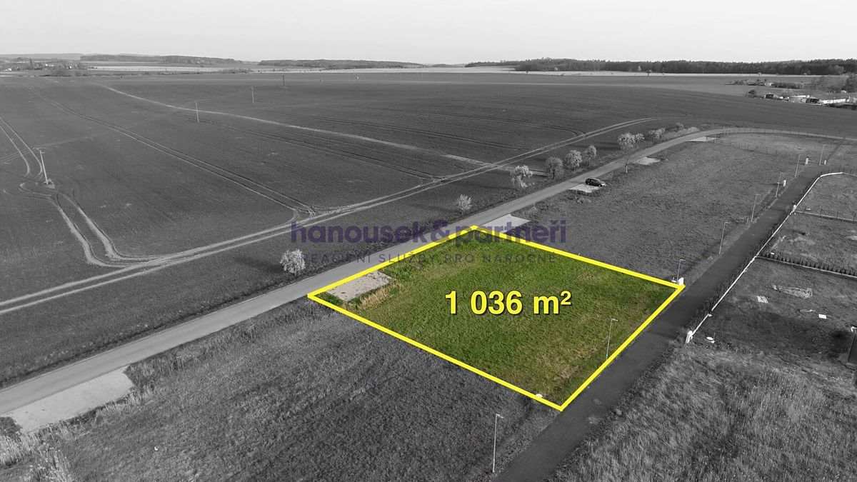 Prodej stavebního pozemku 1036 m² – fotografie 2