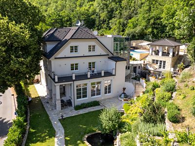 Prodej vily 850 m², pozemek 5469 m²
