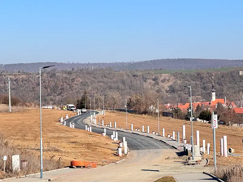 Prodej stavebního pozemku 739 m², Oslavany – náhled fotky 1