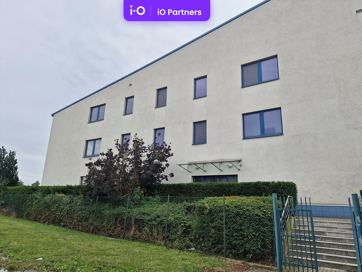 Pronájem kanceláře 350 m²
