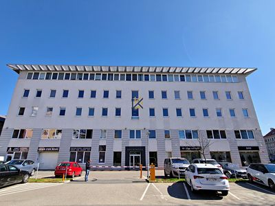 Pronájem kanceláře 614 m²