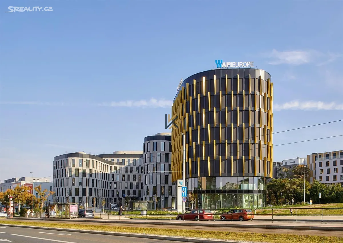 Pronájem kanceláře 447 m², Kladenská