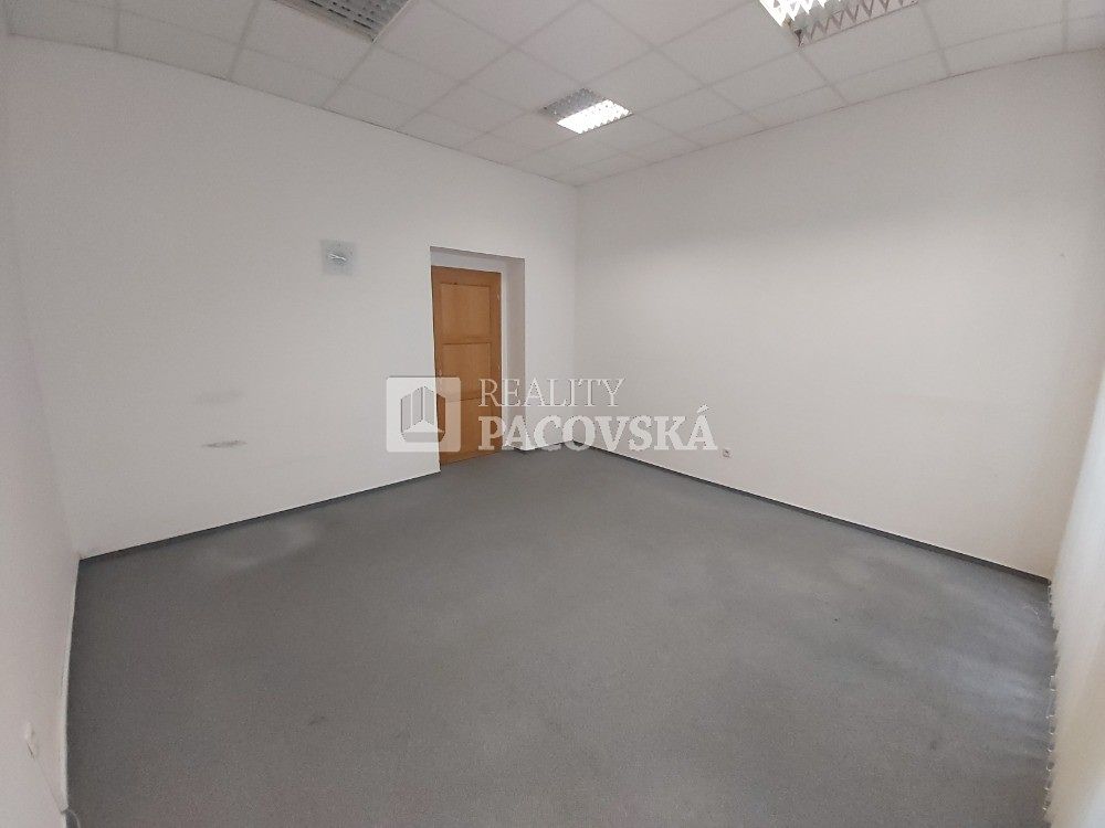 Pronájem kanceláře 136 m² – fotografie 4