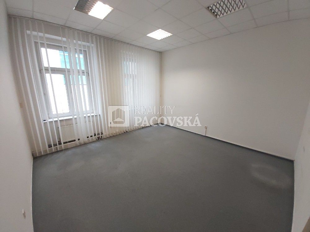 Pronájem kanceláře 136 m² – fotografie 2