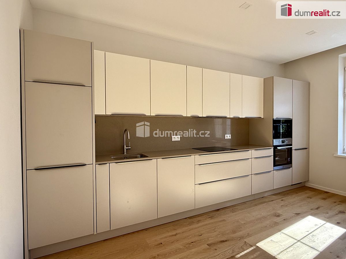 Pronájem bytu 4+kk 105 m² – fotografie 2