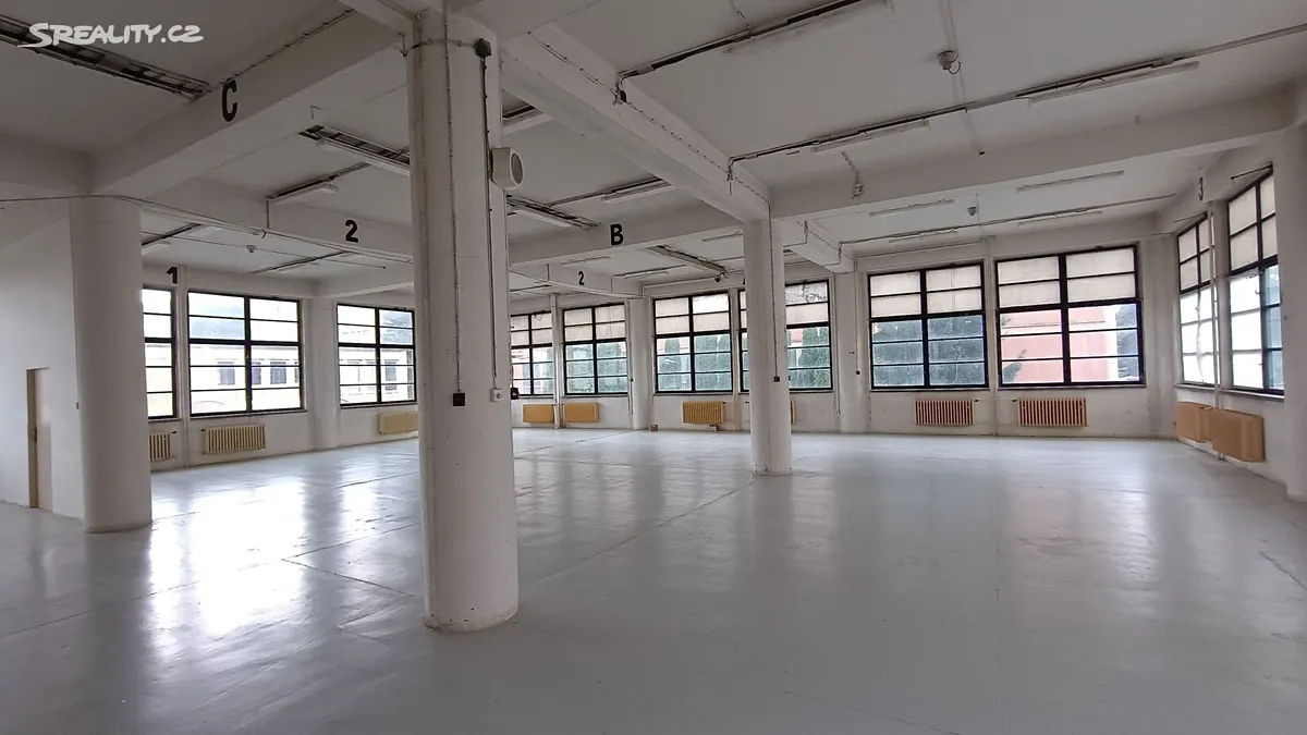 Pronájem skladového prostoru 373 m² – pohled 2