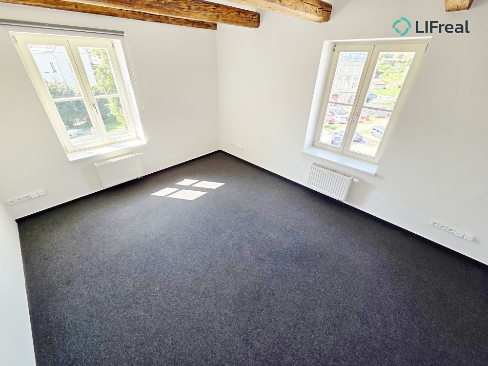 Pronájem kanceláře 194 m² – fotografie 2
