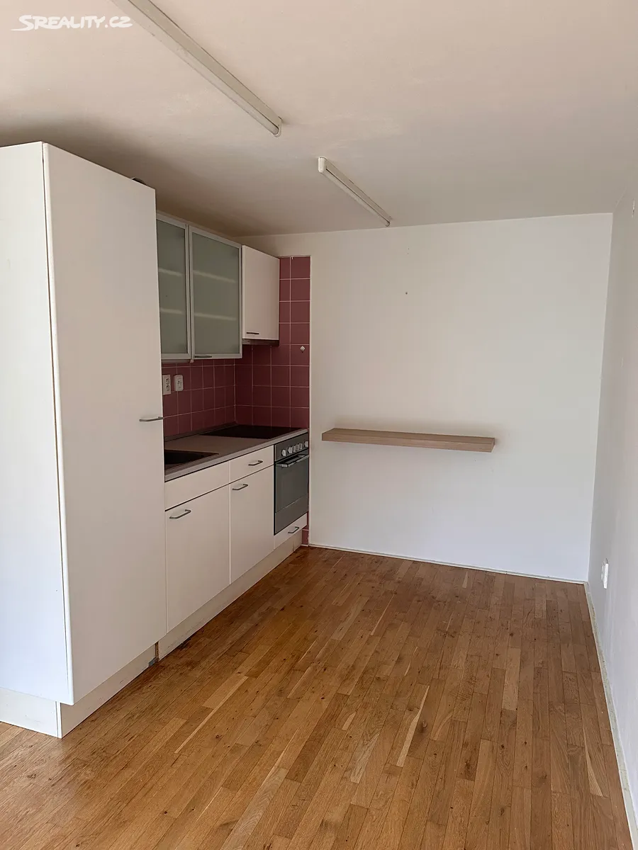 Prodej bytu 1+kk 28 m² – pohled 2