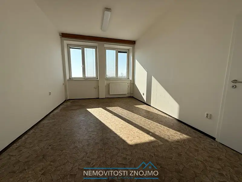 Pronájem kanceláře 20 m², Znojmo – náhled fotky 3