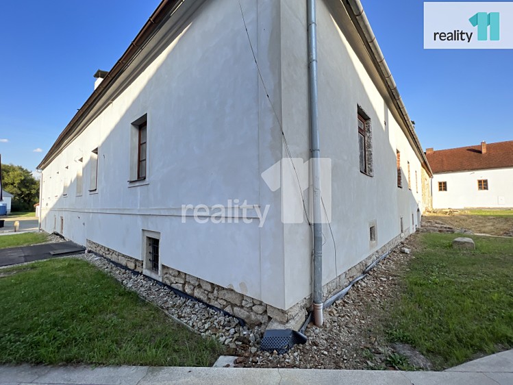 Prodej komerčního prostoru, 1 544 m² (40 z 48)