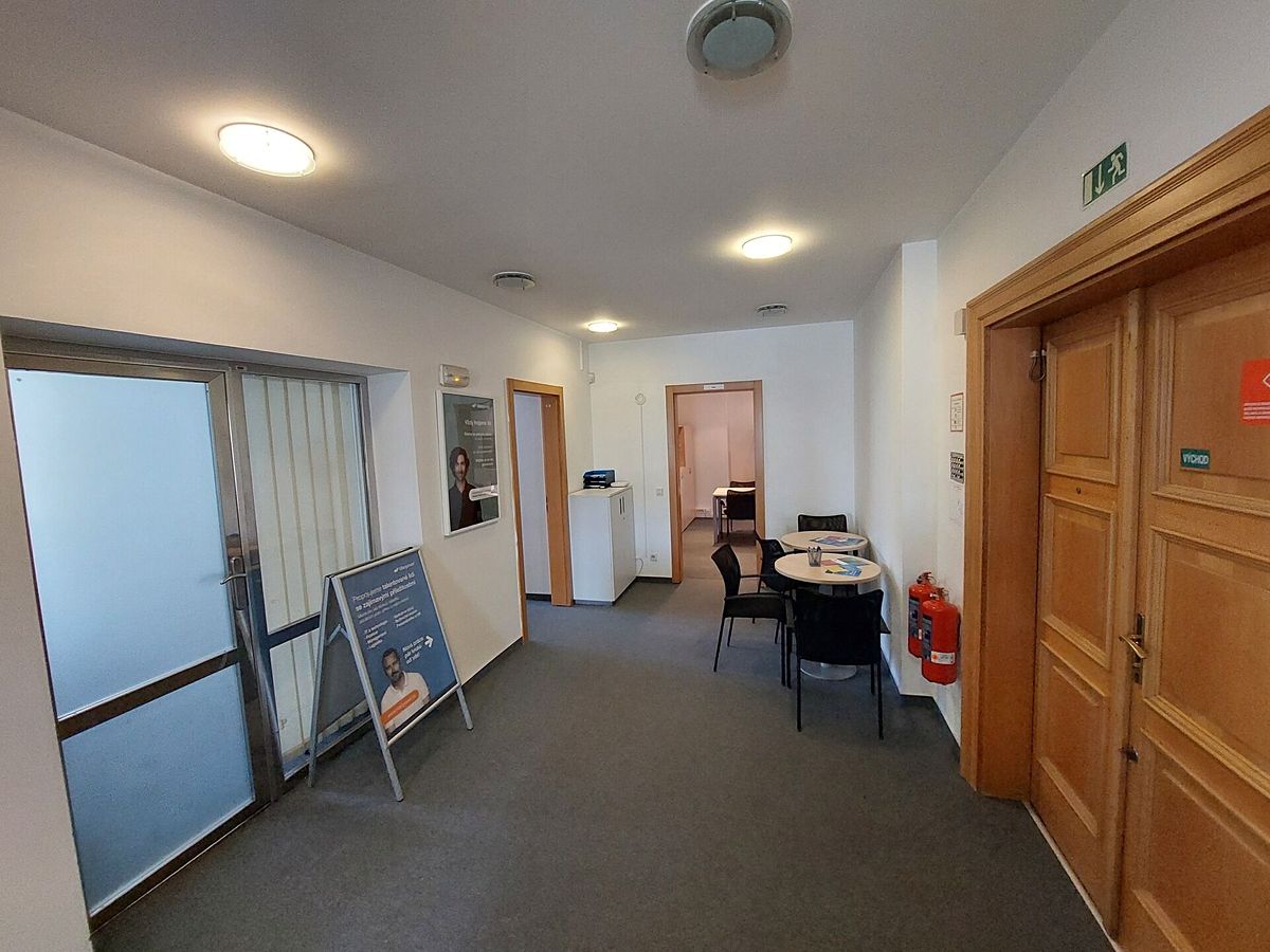 Pronájem kanceláře 260 m² – fotografie 2