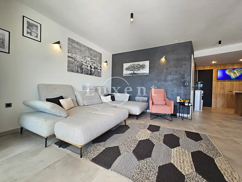 Prodej rodinného domu 172 m², pozemek 454 m², Milna – náhled fotky 3
