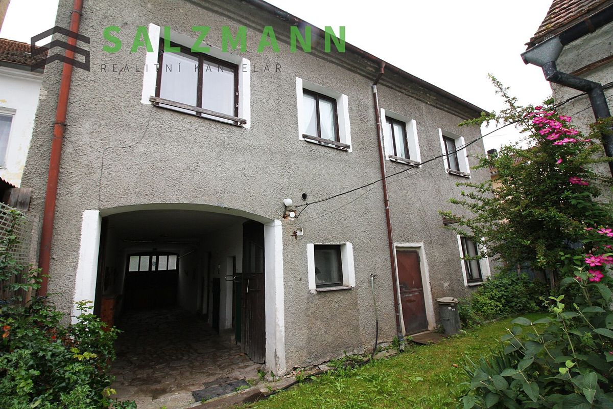 Prodej rodinného domu 220 m², pozemek 1450 m² – fotografie 2