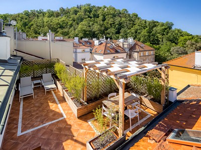 Pronájem bytu 6 pokojů a více 252 m² (Mezonet)