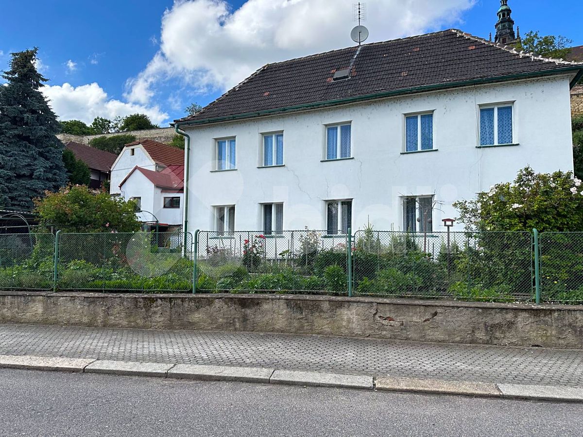 Prodej rodinného domu 213 m², pozemek 398 m² – fotografie 2