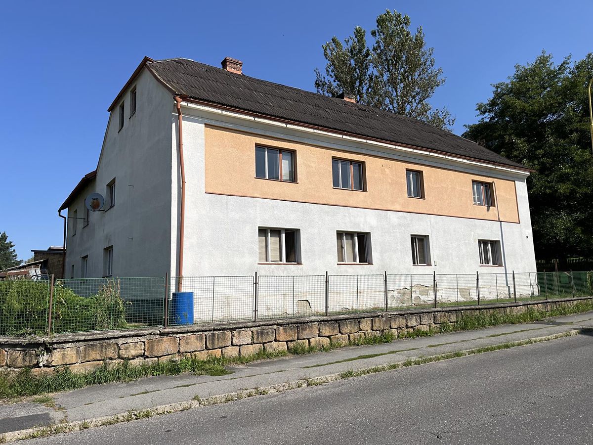 Prodej rodinného domu 292 m², pozemek 1628 m²