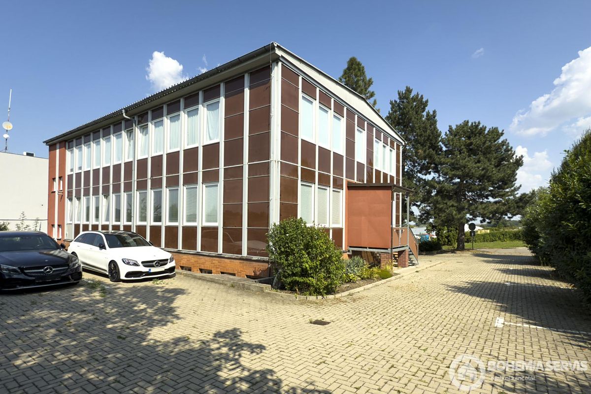 Pronájem kanceláře 284 m²