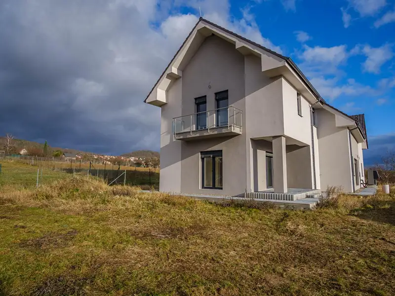 Prodej rodinného domu 426 m², pozemek 1323 m², Žitenice – náhled fotky 2