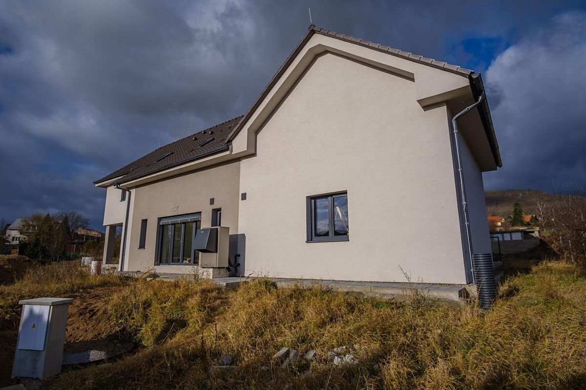 Prodej rodinného domu 426 m², pozemek 1323 m² – fotografie 3