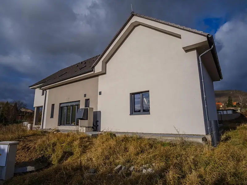 Prodej rodinného domu 426 m², pozemek 1323 m², Žitenice – náhled fotky 3
