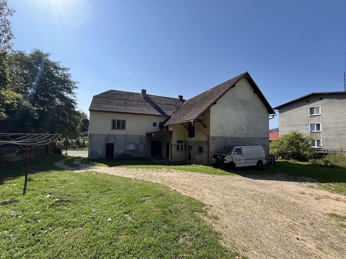Prodej rodinného domu 292 m², pozemek 1628 m² – fotografie 3