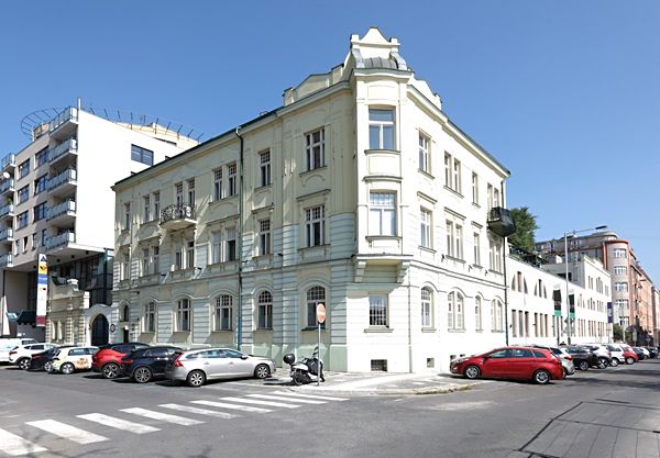 Pronájem kanceláře 325 m², Praha – fotka 1 z 3