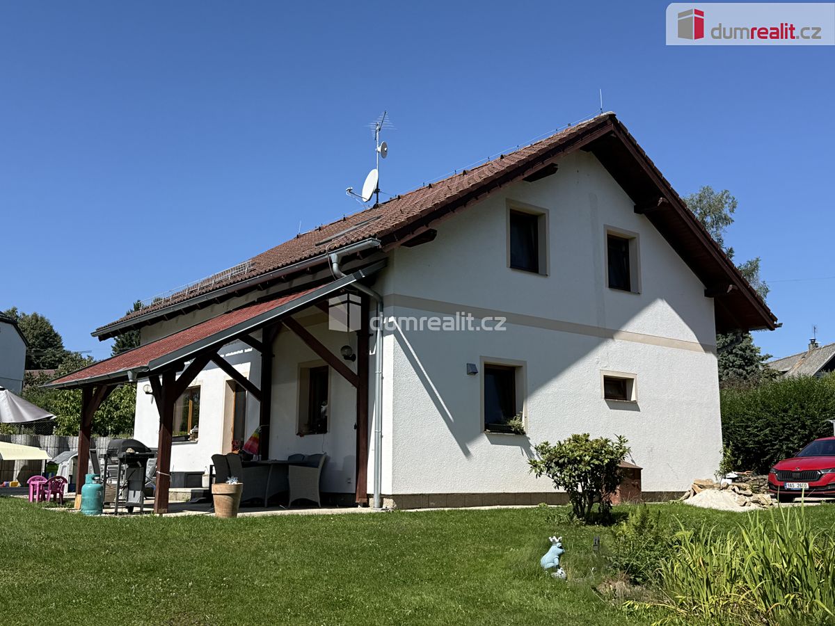 Prodej rodinného domu 180 m², pozemek 1678 m²
