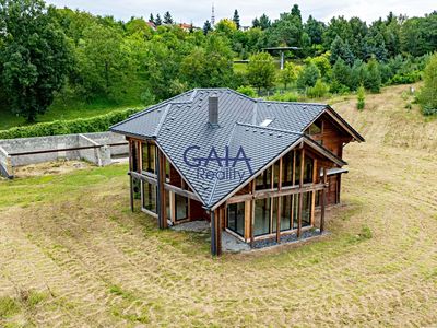 Prodej rodinného domu 250 m², pozemek 4513 m²