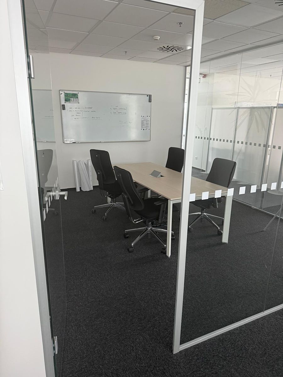 Pronájem kanceláře 130 m² – fotografie 2