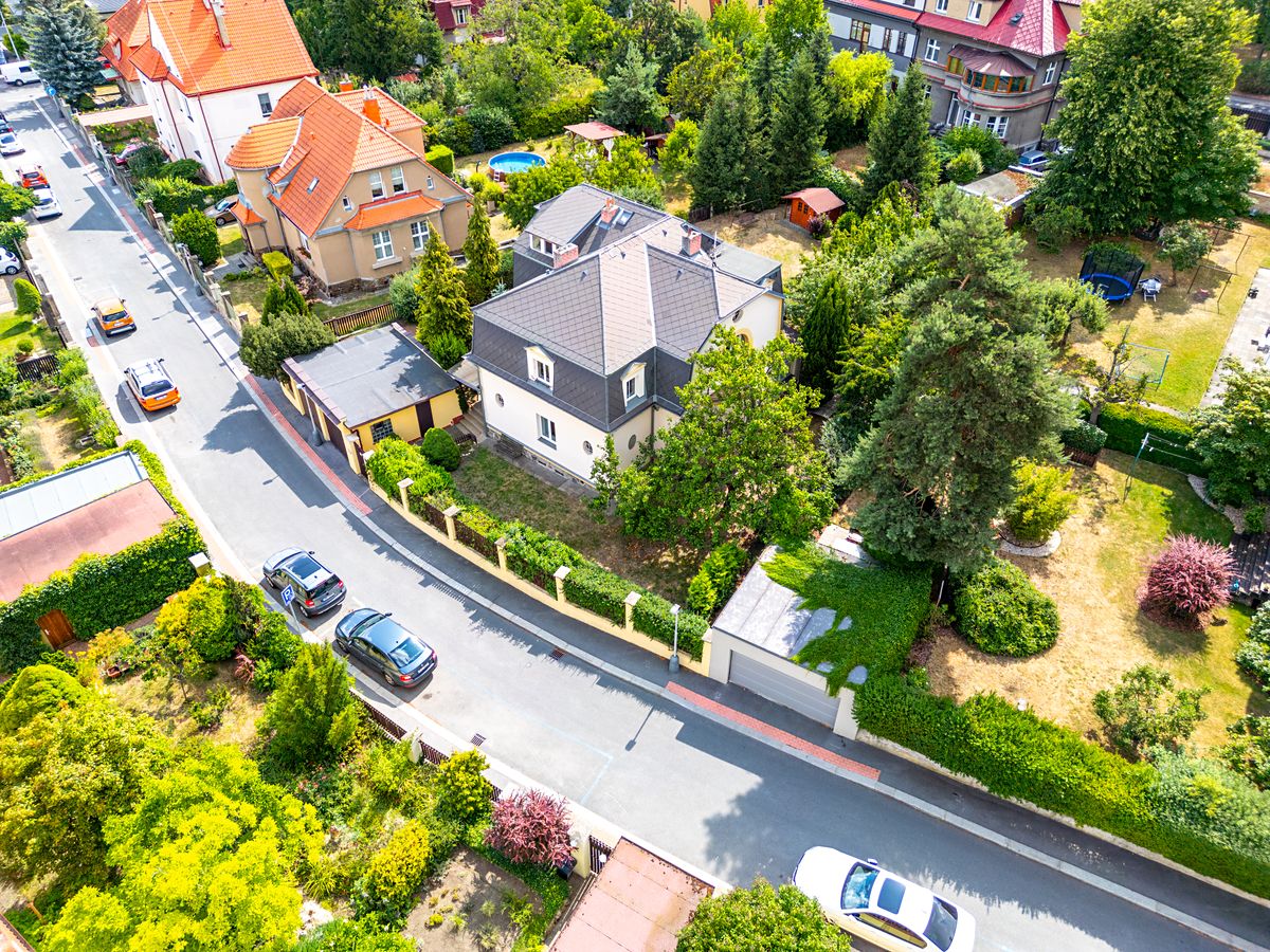 Prodej rodinného domu 318 m², pozemek 935 m² – fotografie 3