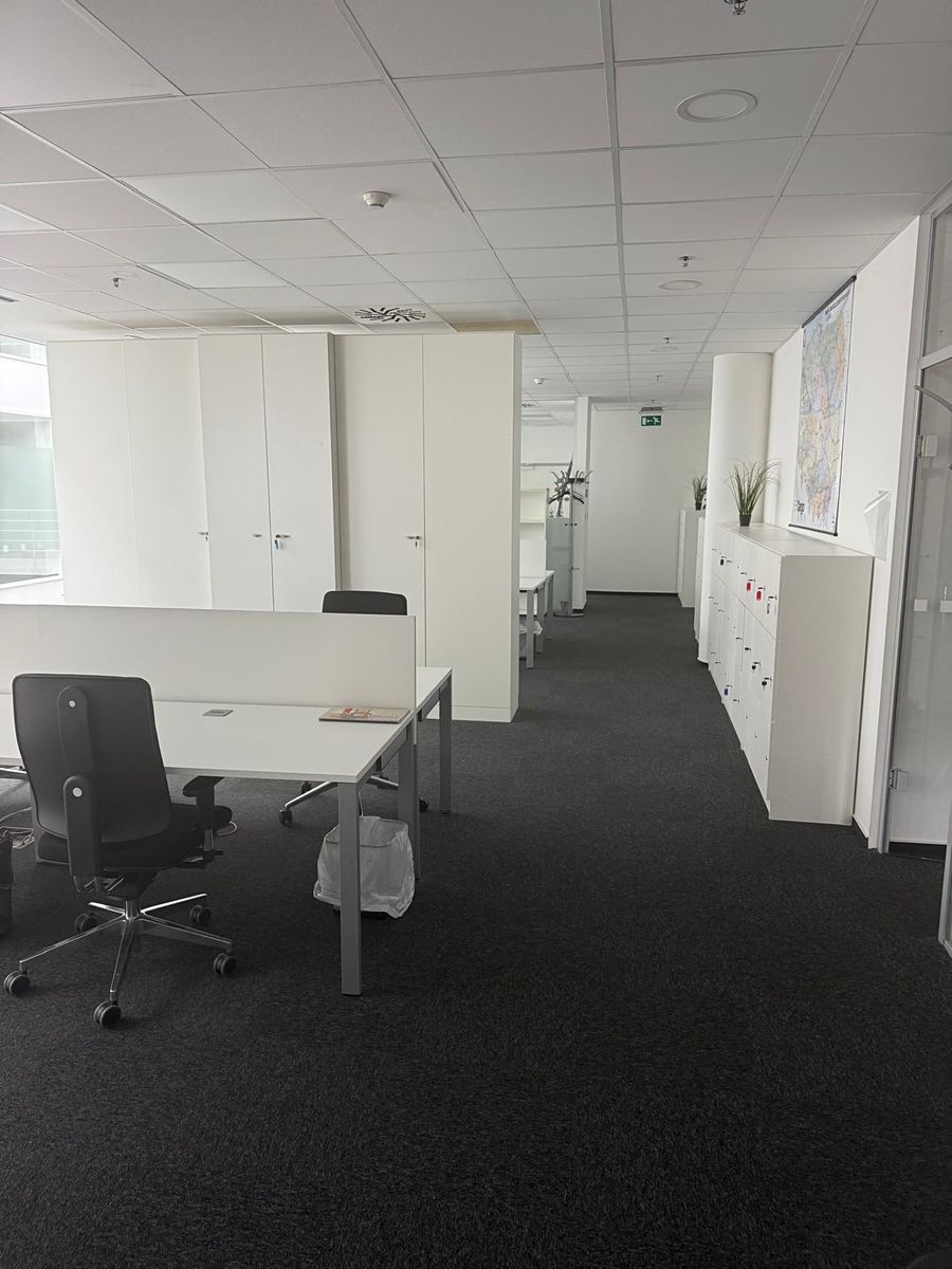 Pronájem kanceláře 130 m² – fotografie 3